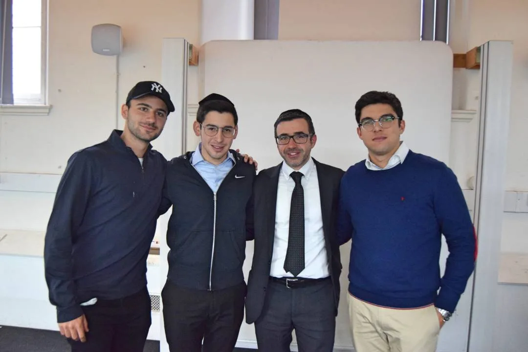 UCL 121 (AR)